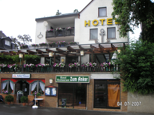 Das Hotel liegt direkt an der Mosel