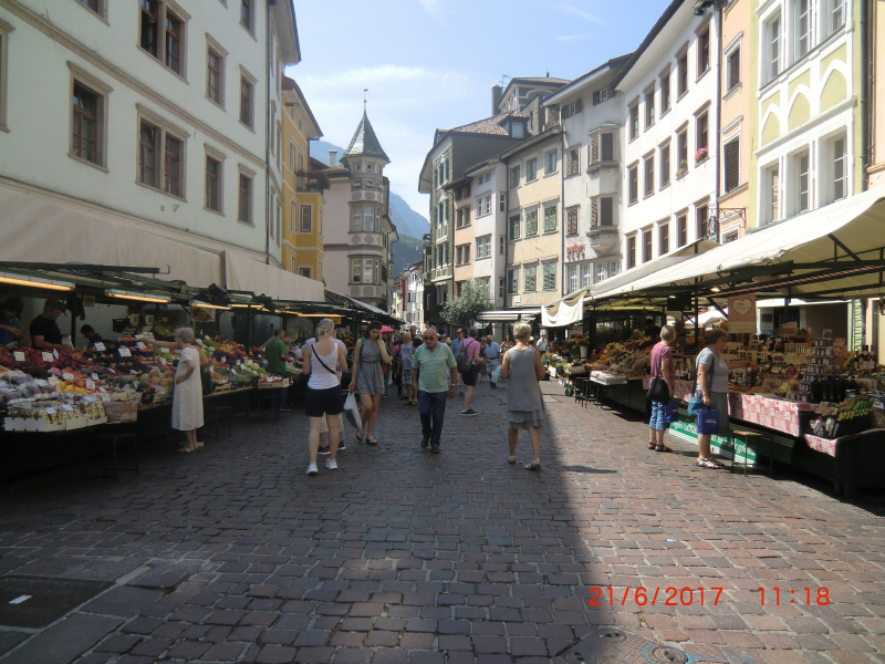 Bozen+0171+Fugngerzone mit Markt