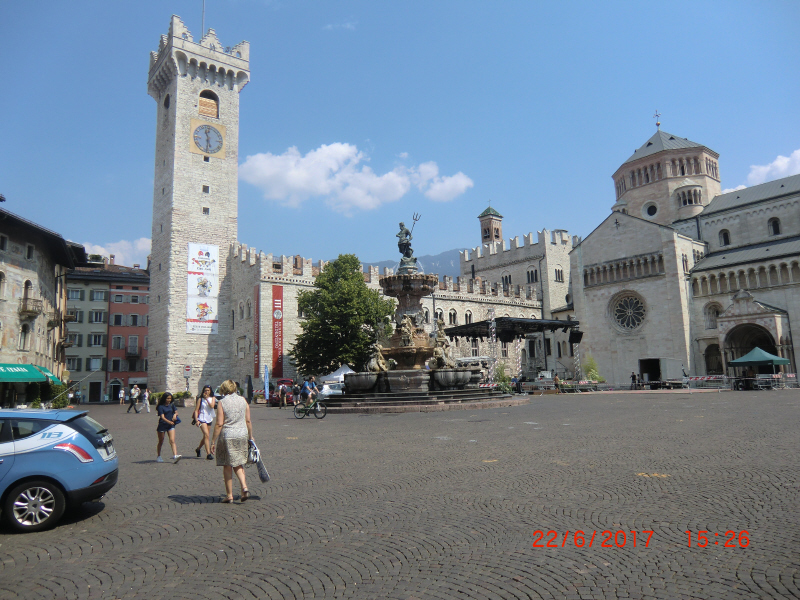 Trient+0190+Domplatz mit Katedrale