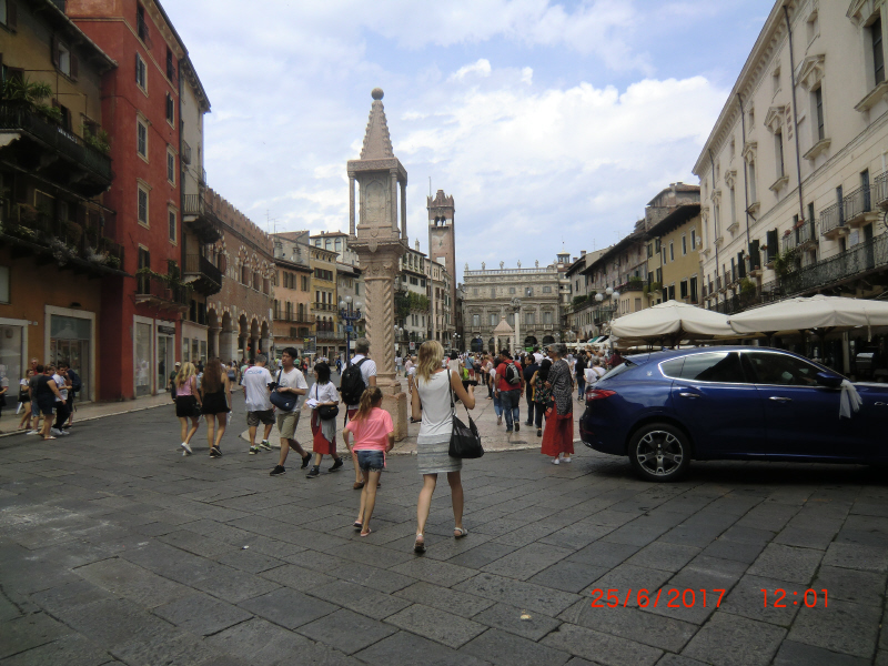 Verona+0259+Piazza del Erbe