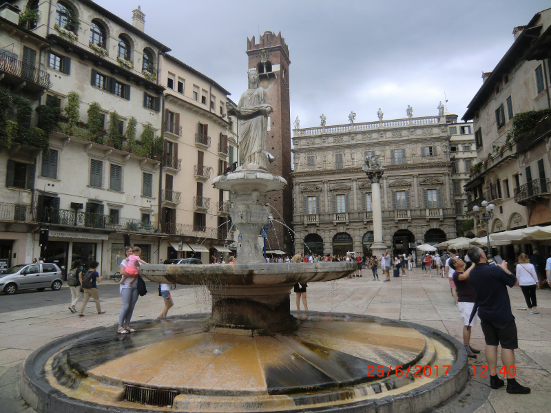 Verona+0274+Piazza delle Erbe